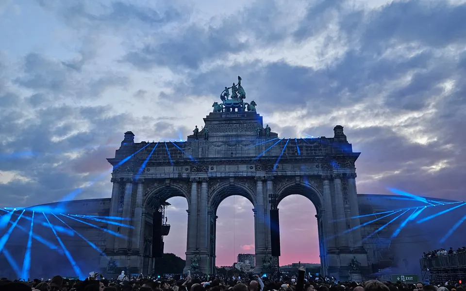 Solomun playing at Cinquantenaire Arch in Brussels, Belgium